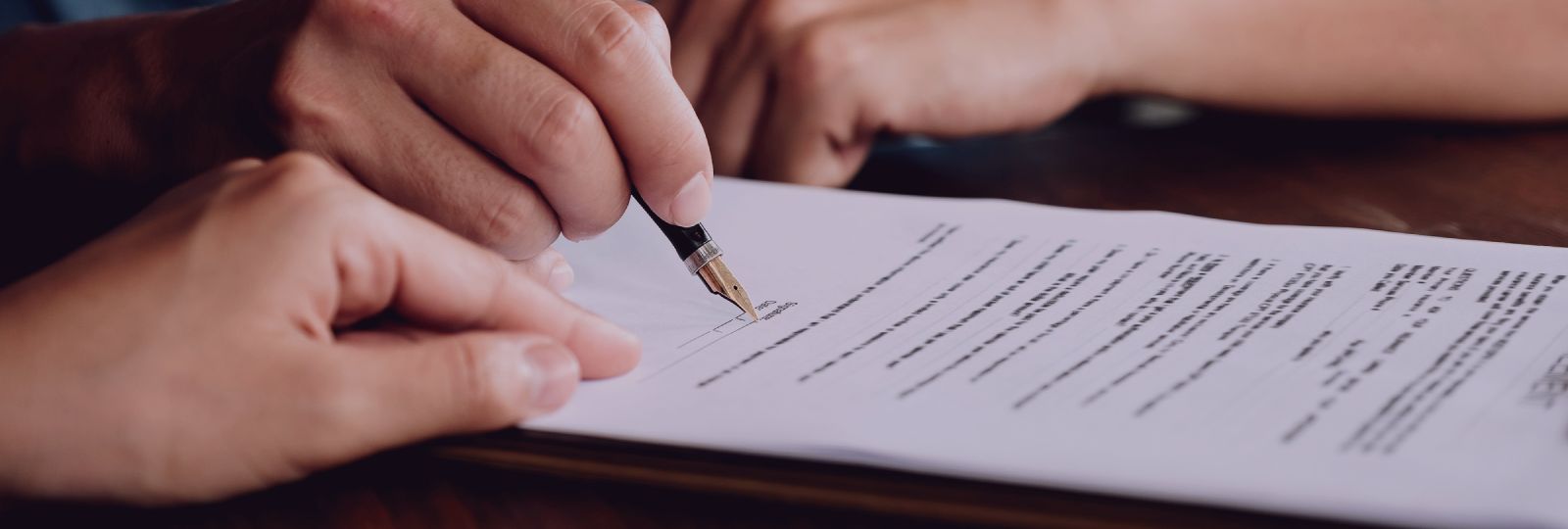 La extinción del contrato laboral y la indemnización por retrasos en el pago de las nóminas